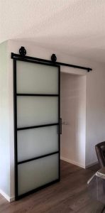 Puerta corredera tipo granero de hierro a medida - Alumar - Alicante