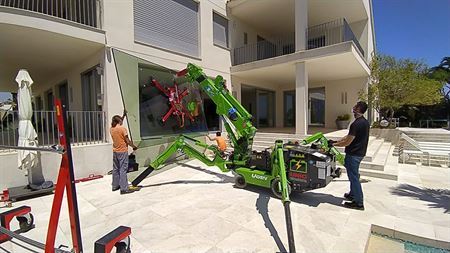 Robot colocando gran cristal - Alumar